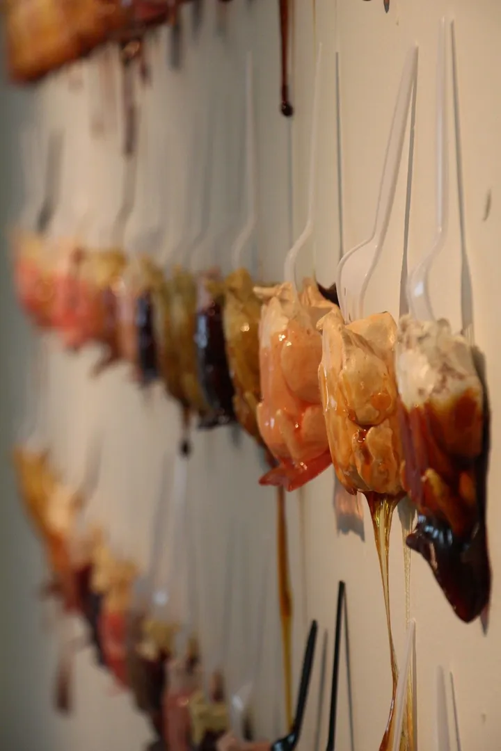 Appétit d'oiseaux, œuvre de Julie Brochu