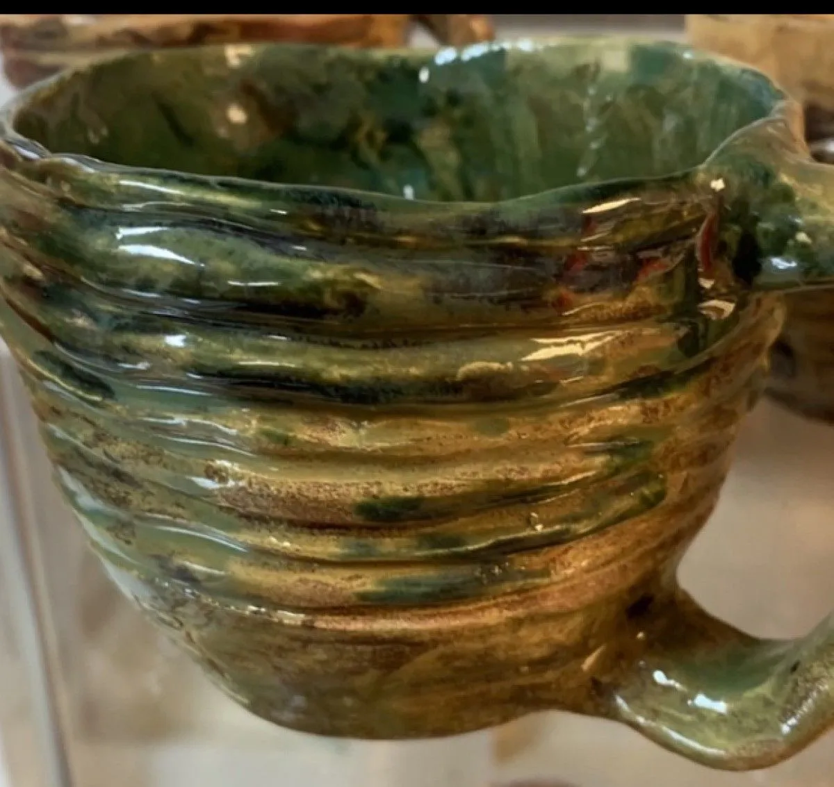 Tasses couleurs d’automne, œuvre de Anne Cellier