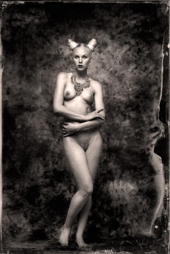 Female Nu, œuvre de Alex Vanzetti