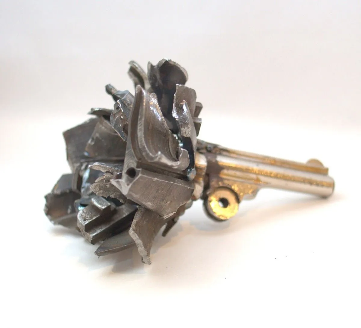 WarFlower I, œuvre de Nathan Wolanyk