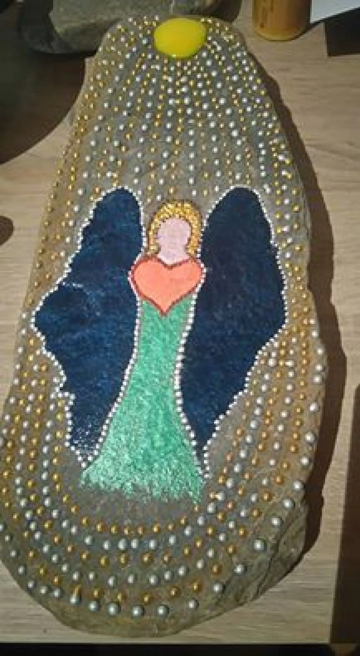 l'ange est Luce, artwork by isabelle detroyes