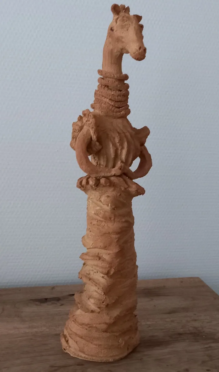 dame girafe, œuvre de Régine Foulquier