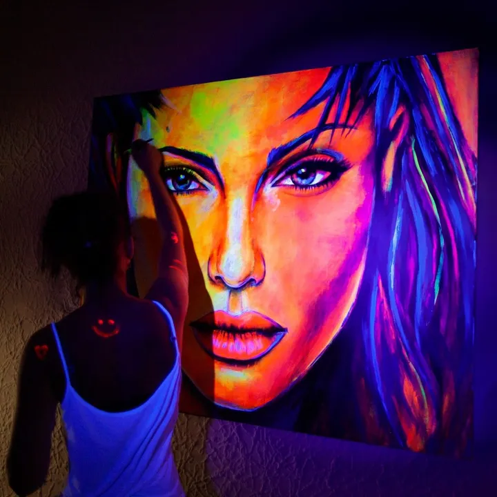 Jolie UV - Anna Marija Bulka, œuvre de Anna Marija Bulka