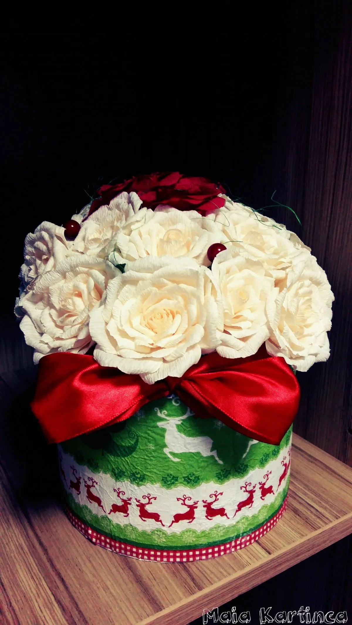 Paper Flowers Arrangement, artwork by Claudia PAntelie
