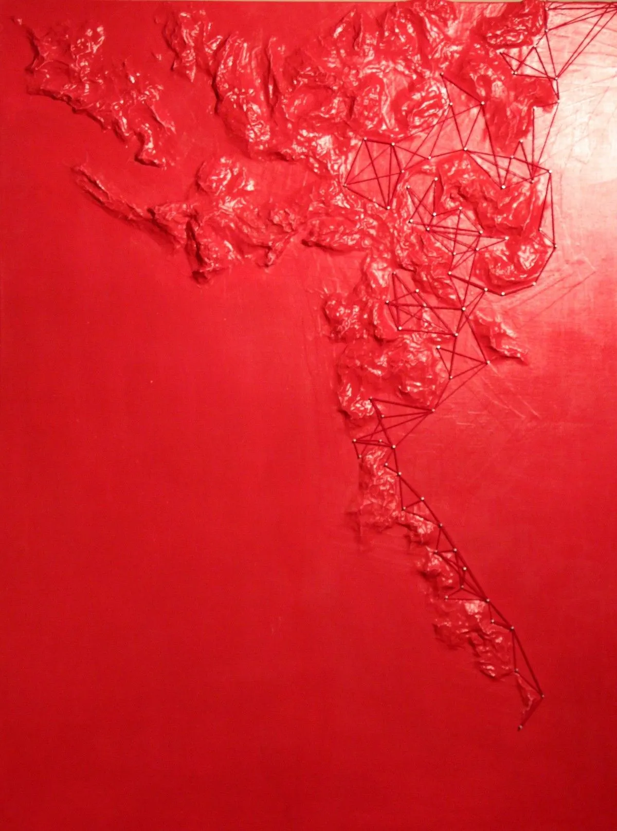 Le fil rouge, œuvre de Julie Brochu