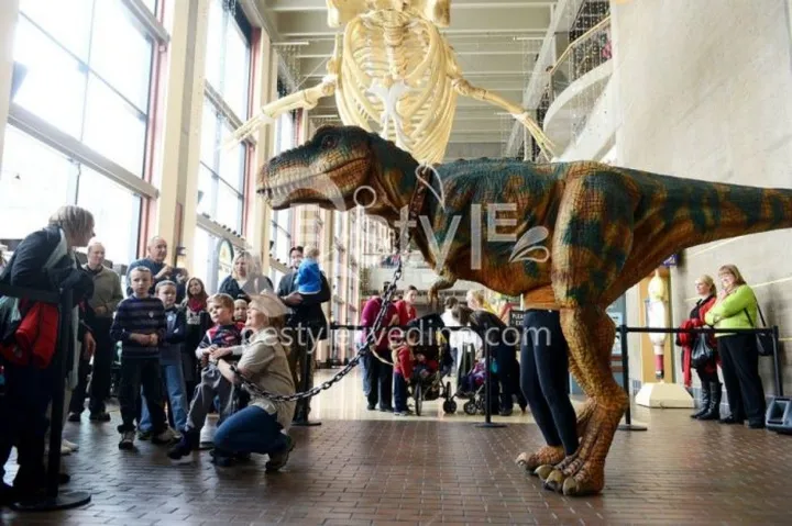 Dinosaur Costume, œuvre de pestyle livedino