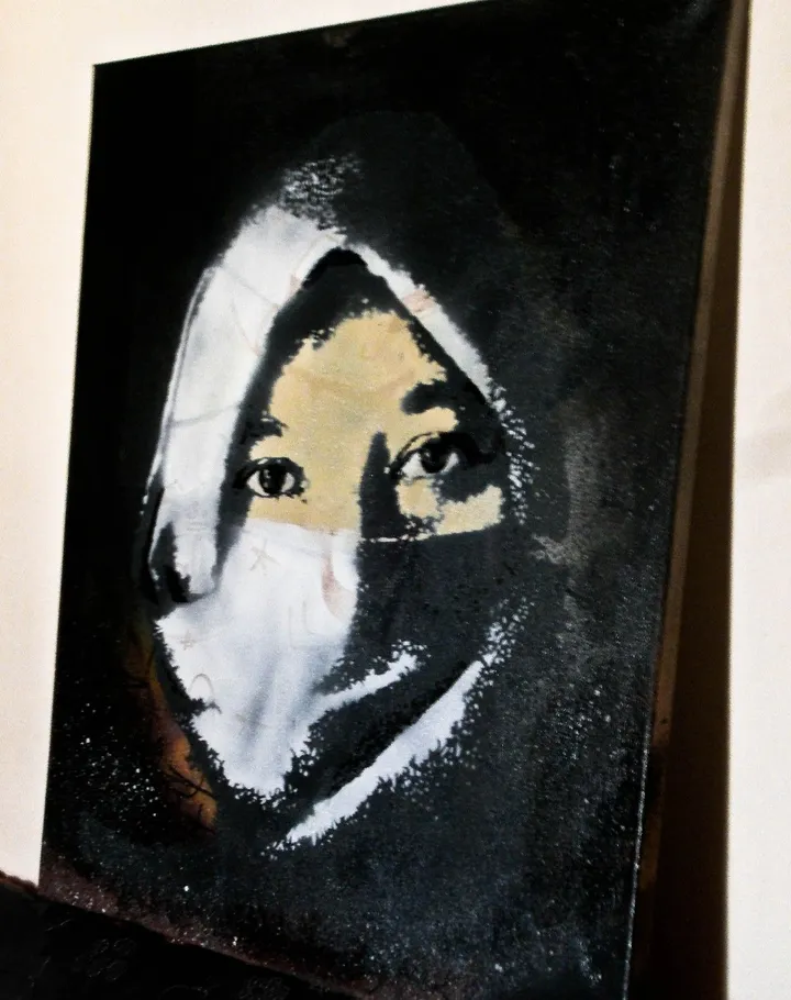 voilé, œuvre de say art