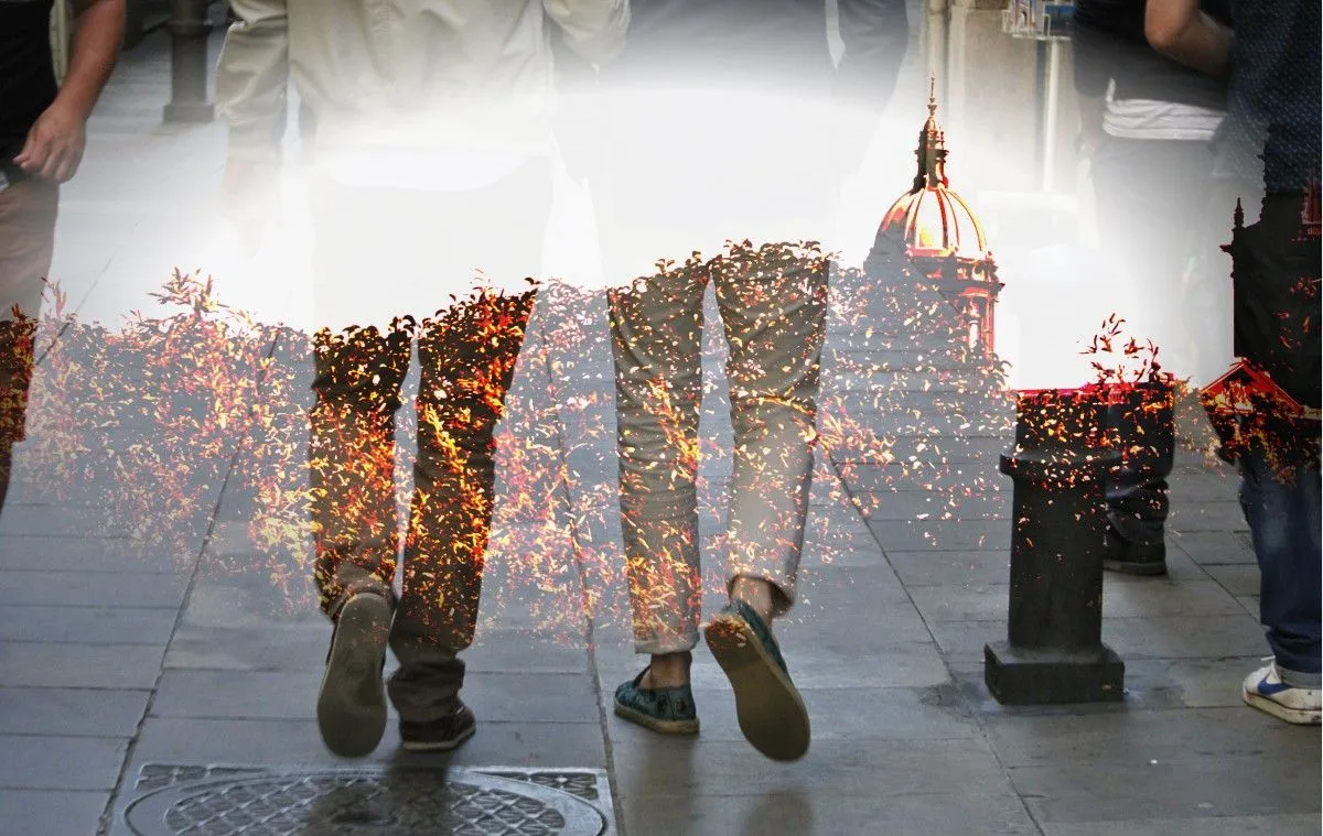 Barcelona walkers, œuvre de Ismini Stroumpou