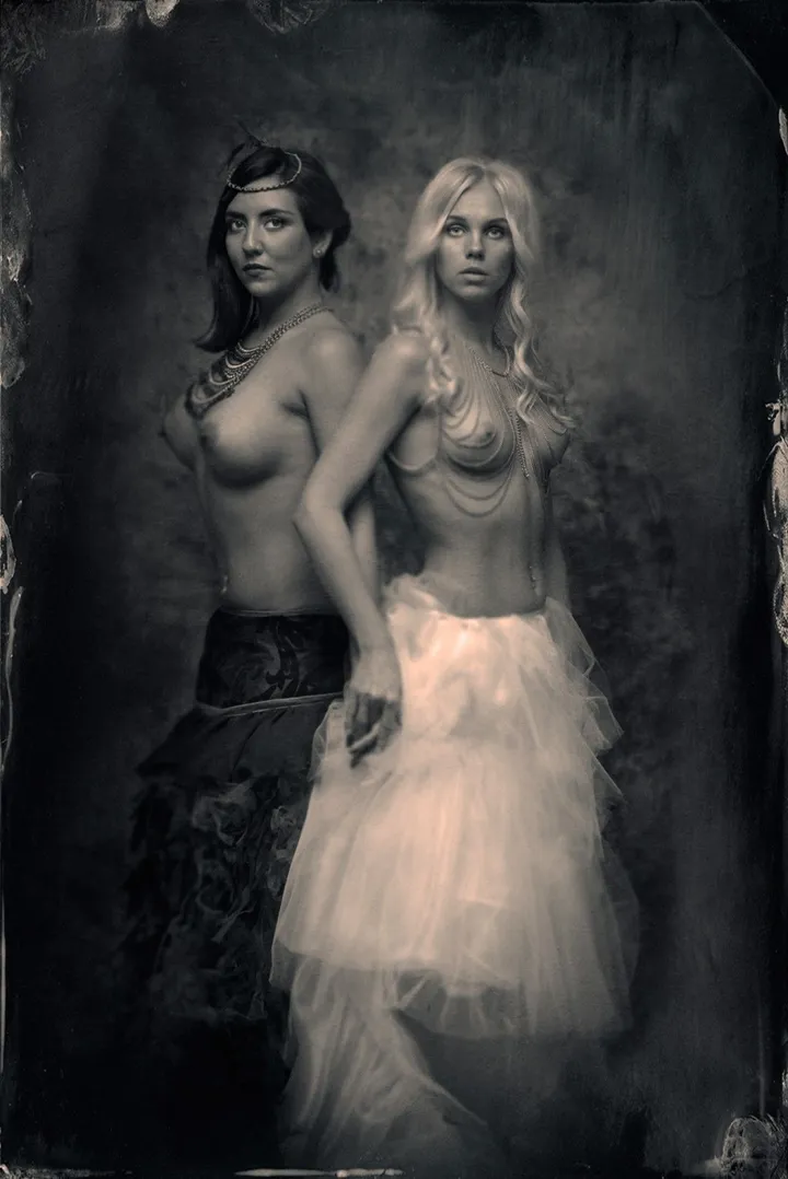 Victoria's double portrait, œuvre de Alex Vanzetti