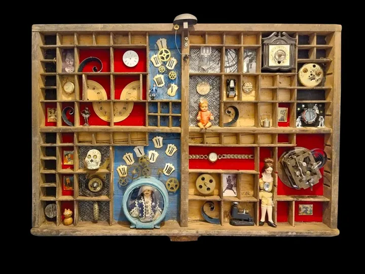Le temps qui passe horloge, artwork by Olivier Mounier