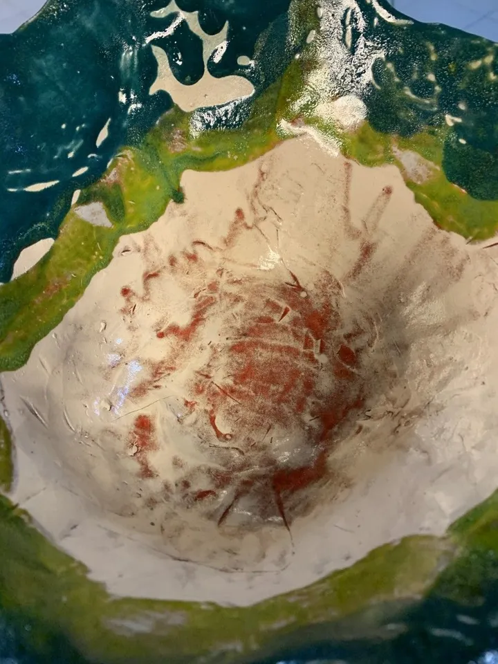 Saladier tricolor, artwork by Anne Cellier