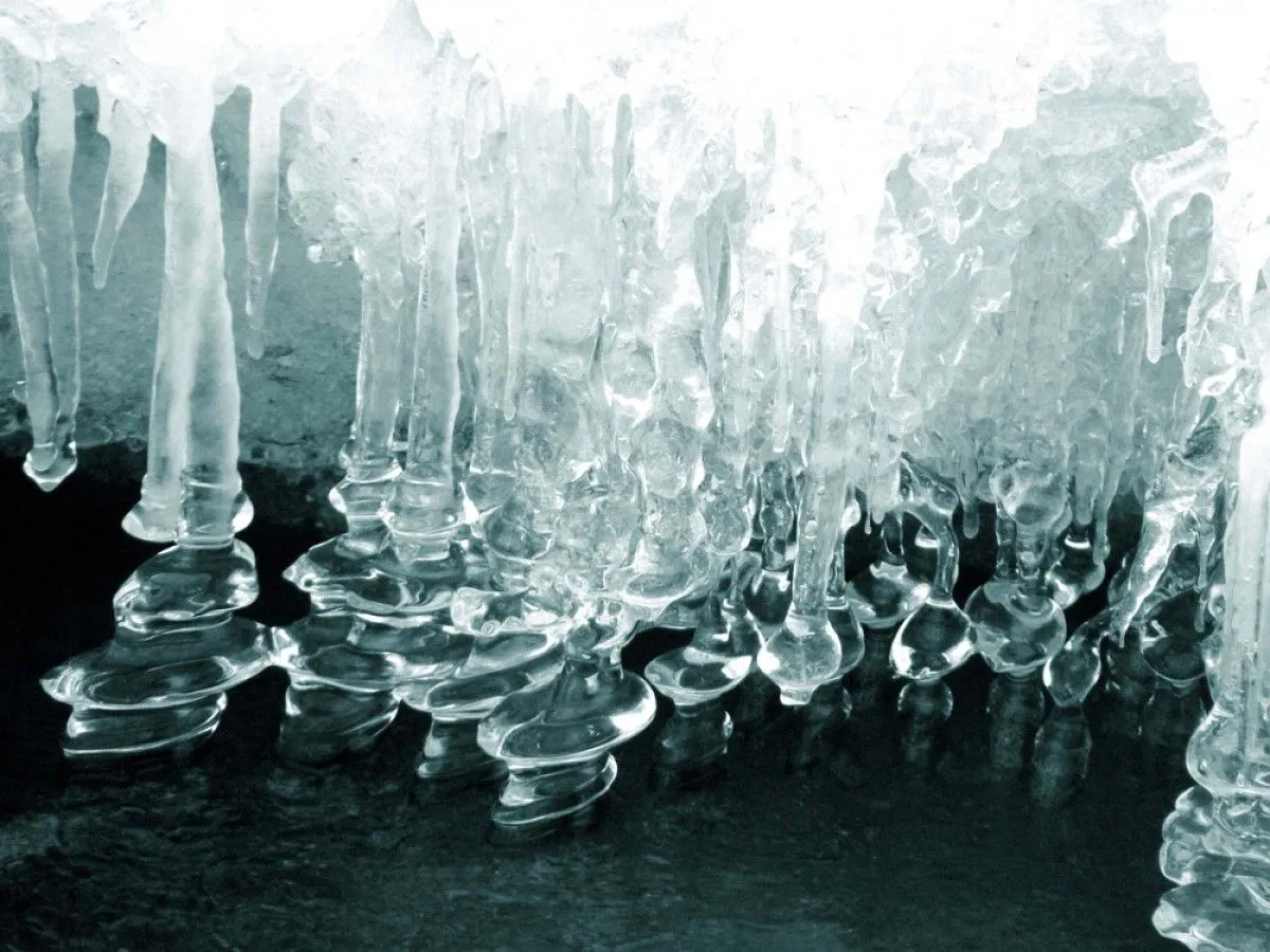 Etats des Flots, artwork by Dina Mann