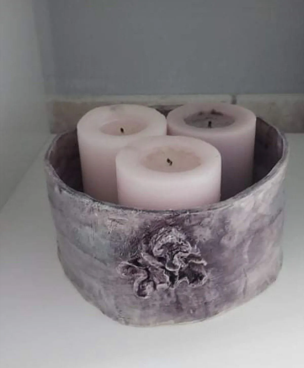 Pot aubergine, œuvre de Anne Cellier