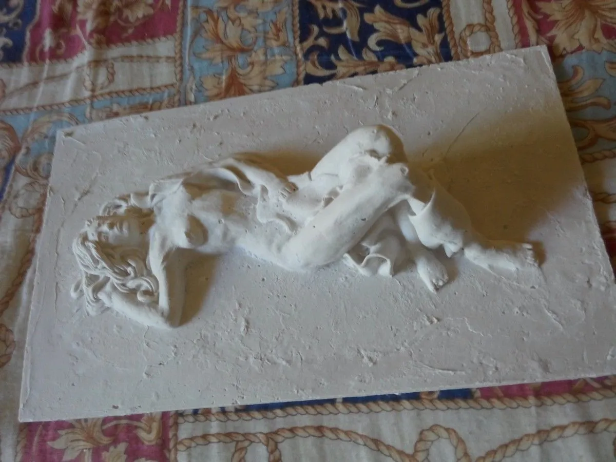 Laying woman, œuvre de andrea bormida