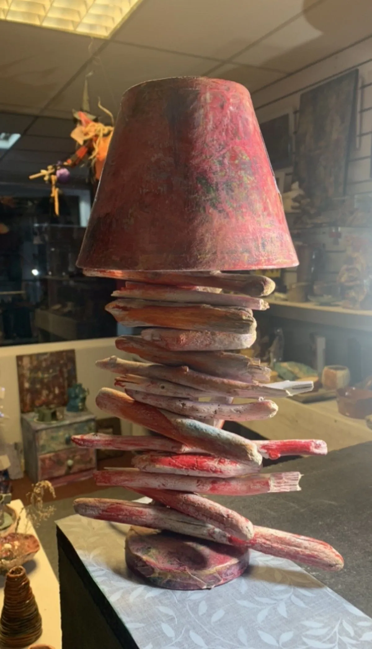 Lampe flottée rose, œuvre de Anne cellier