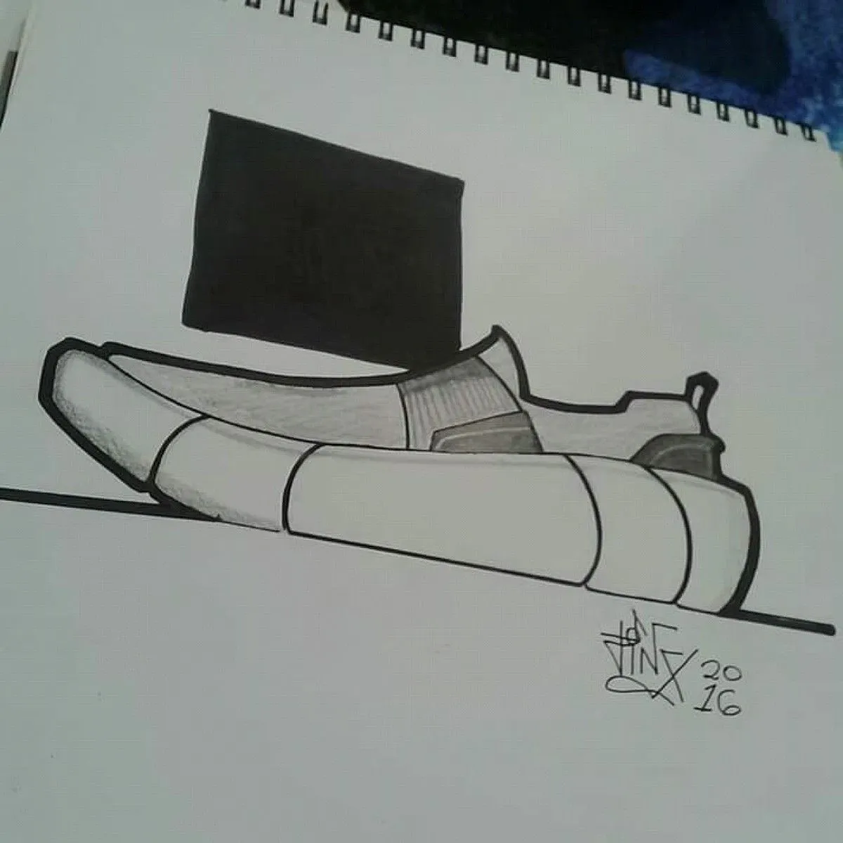 The Tube Sneaker, œuvre de Zweli Phiri