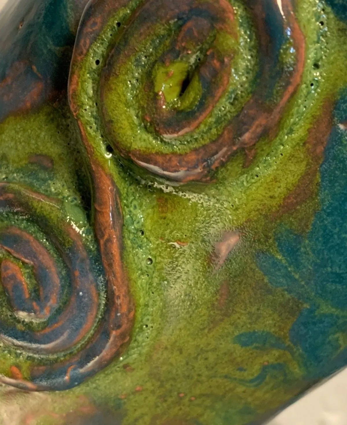 Vase oriental, artwork by Anne Cellier