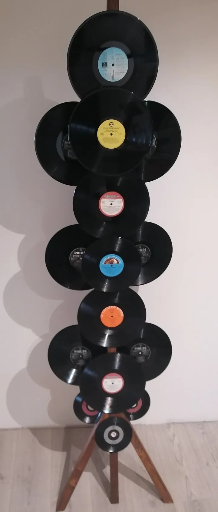 Vinyles, artwork by Roland Jugue