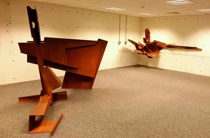 "Umbral and extrusion", œuvre de Pool Guillen