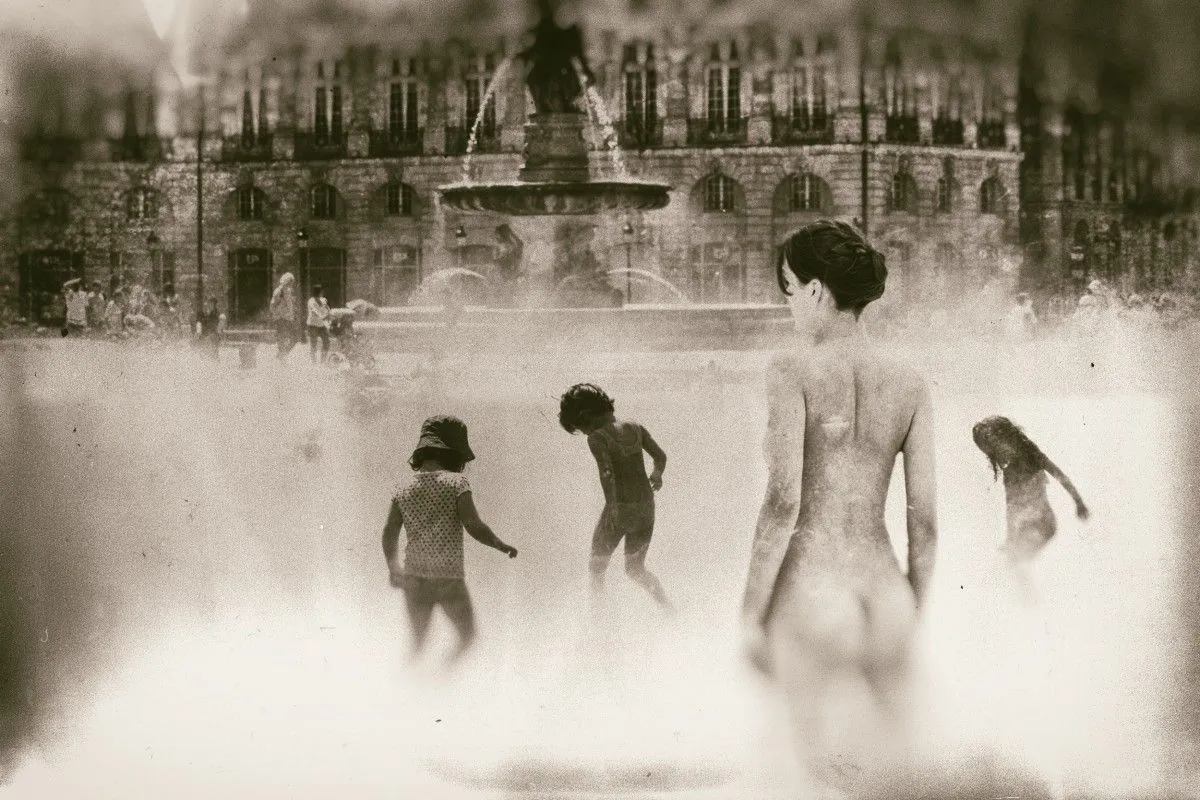 of being alone with others, œuvre de Cornel Gingarasu