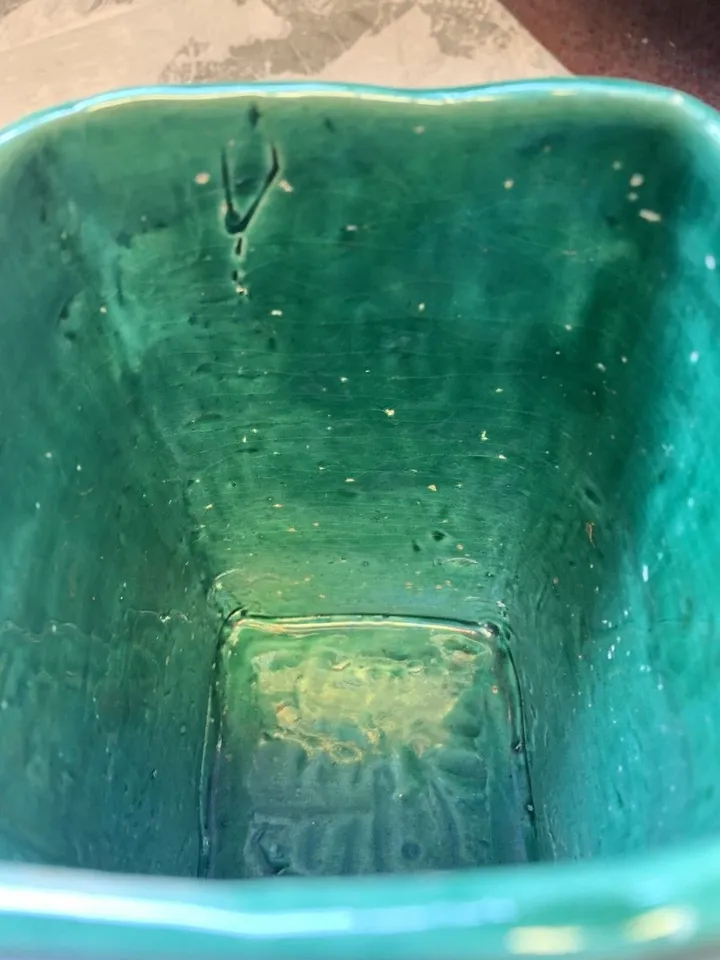 Vase vert d’eau, artwork by Anne Cellier