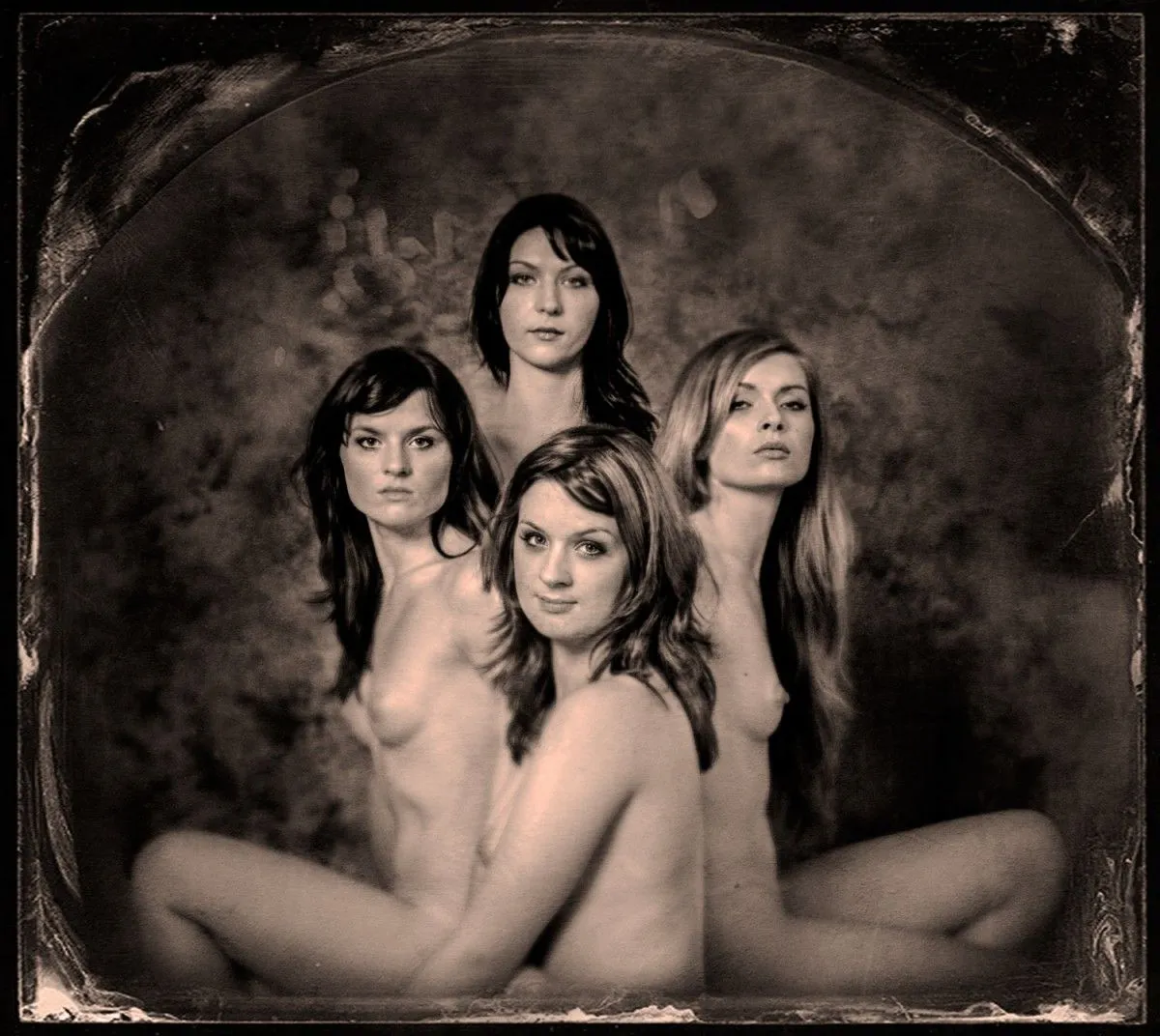 Four sisters or Aperture, œuvre de Alex Vanzetti