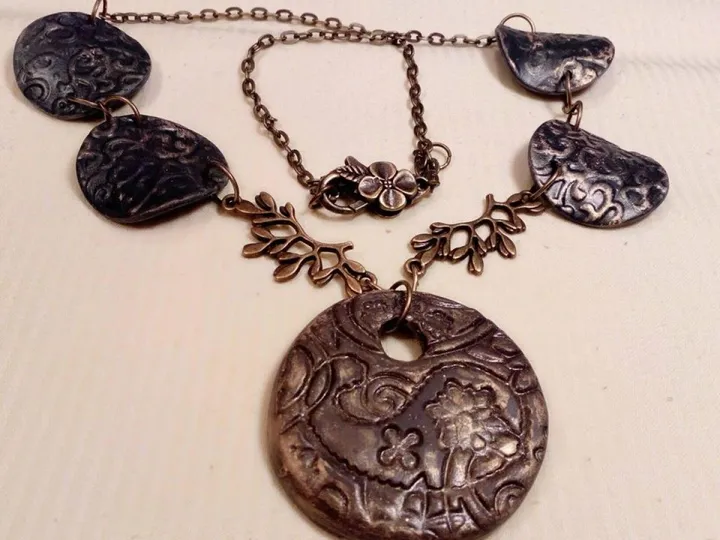 Handmade Polymer Clay Necklace, œuvre de Tamara Pazarkic