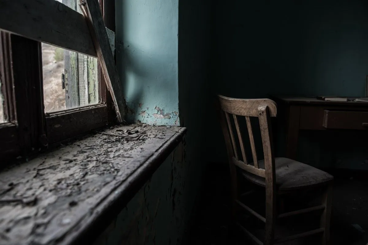 Abandoned, artwork by Elias Kamaratos