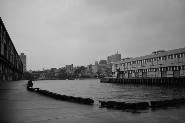 Rainy Harbor, œuvre de Greg Sandoval