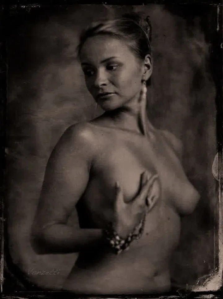 Female portrait, artwork by Alex Vanzetti