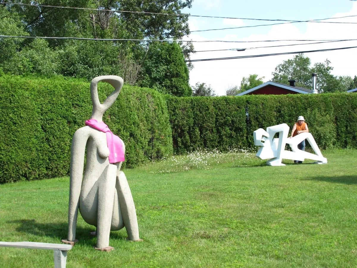 ''Mano,Lucile,Paula......!'', artwork by Germain Desbiens, sculpteur