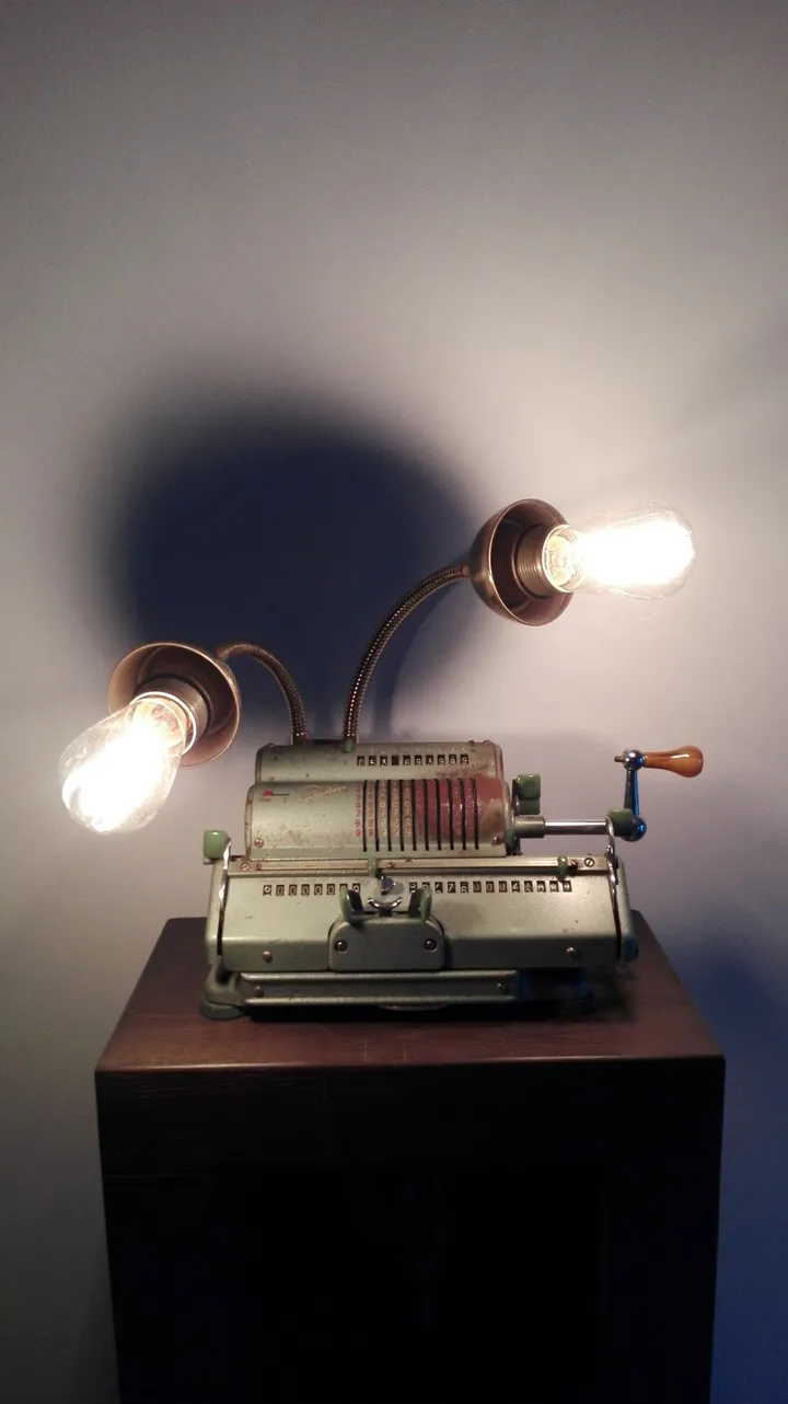 calculator lamp, œuvre de Carlo Feyereisen