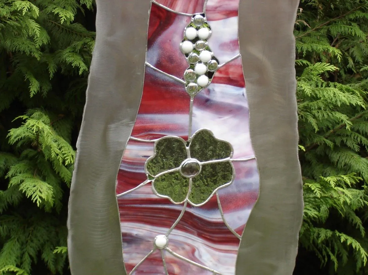 Totem métal-verre, artwork by Véronique Fraïoli
