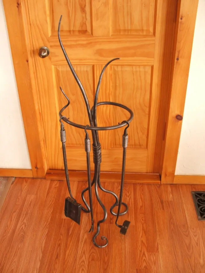 Outils de foyer, artwork by Romain Francès