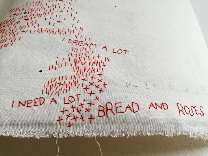 * Bread and roses *, œuvre de Mojca Senegacnik
