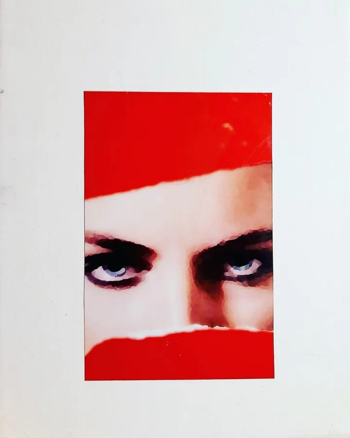 ROJO, œuvre de Ina Mindiuz
