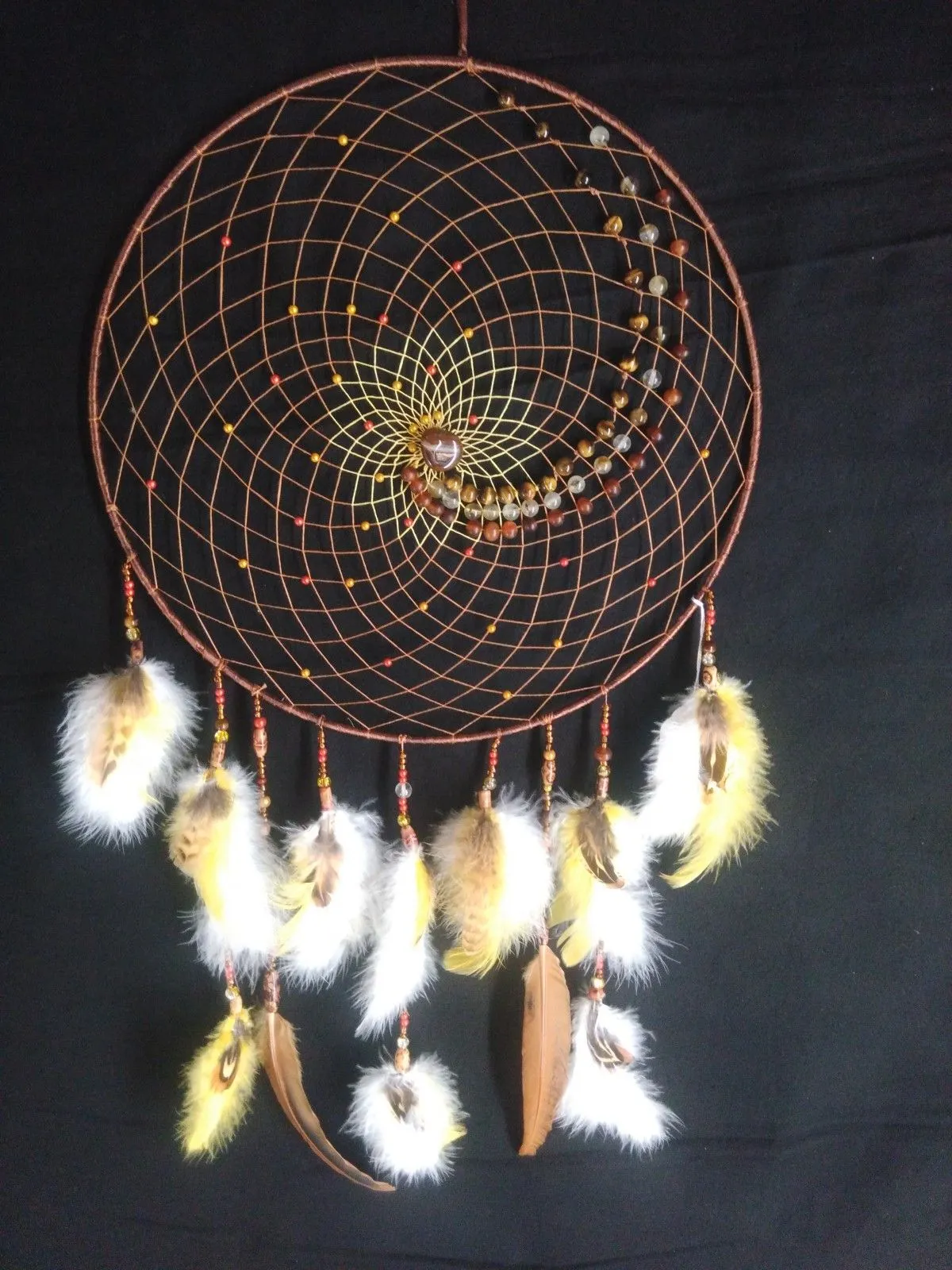 Capteur de rêves "SPIRALE INDIENNE" (pierres semi-précieuses), artwork by Martine THOMAS