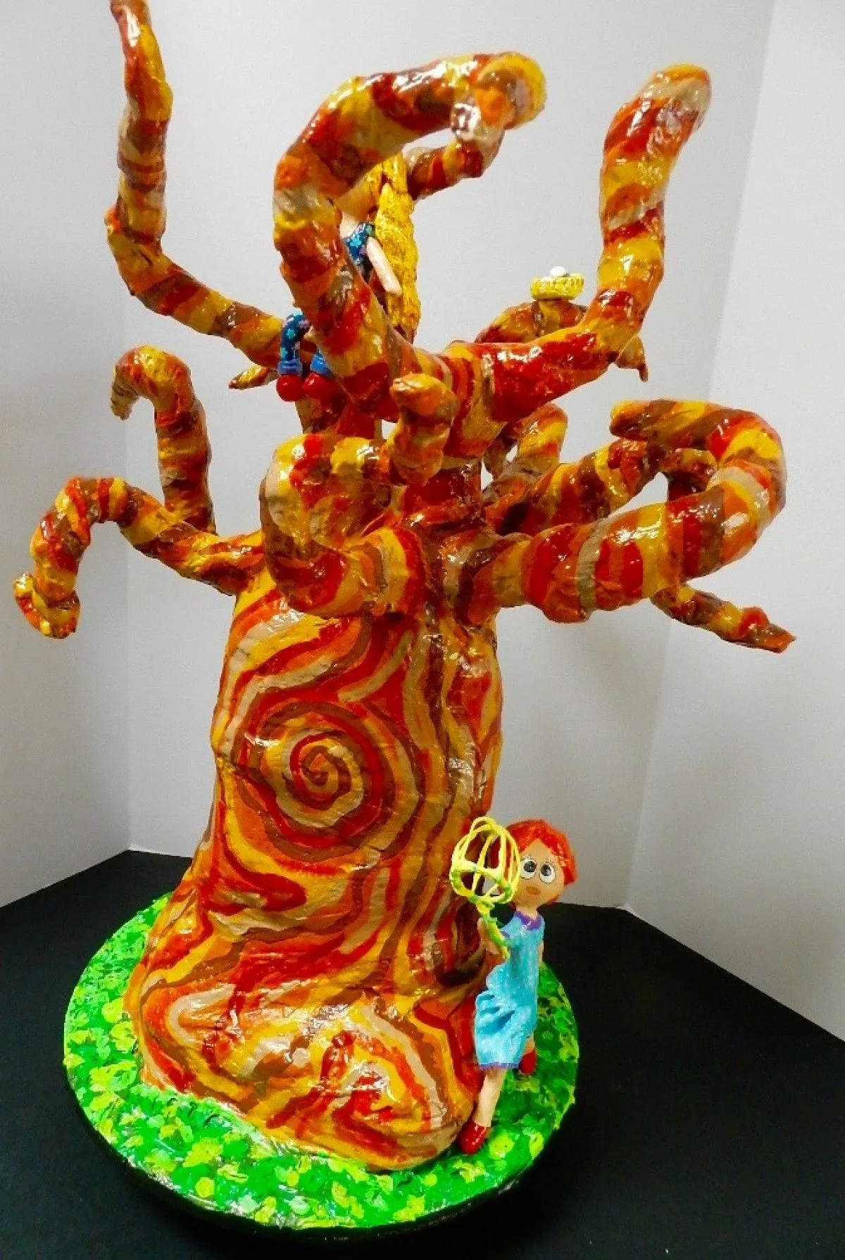 Children playing in the tree, artwork by Dania Morales