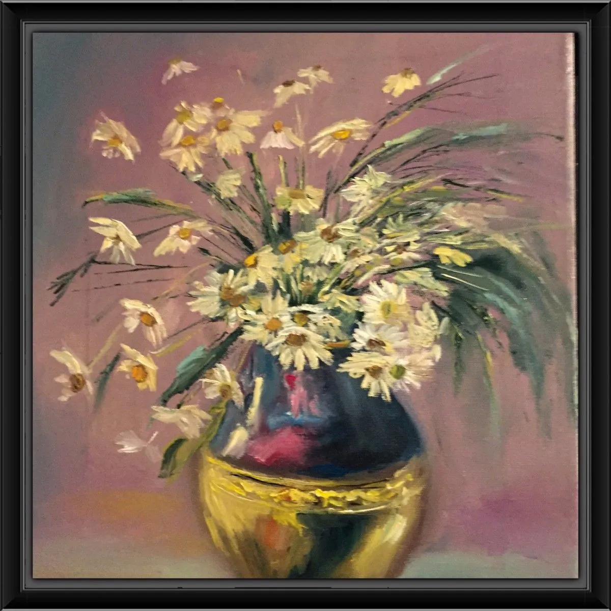 Les fleurs en vase doré, œuvre de Alucha Kaledina