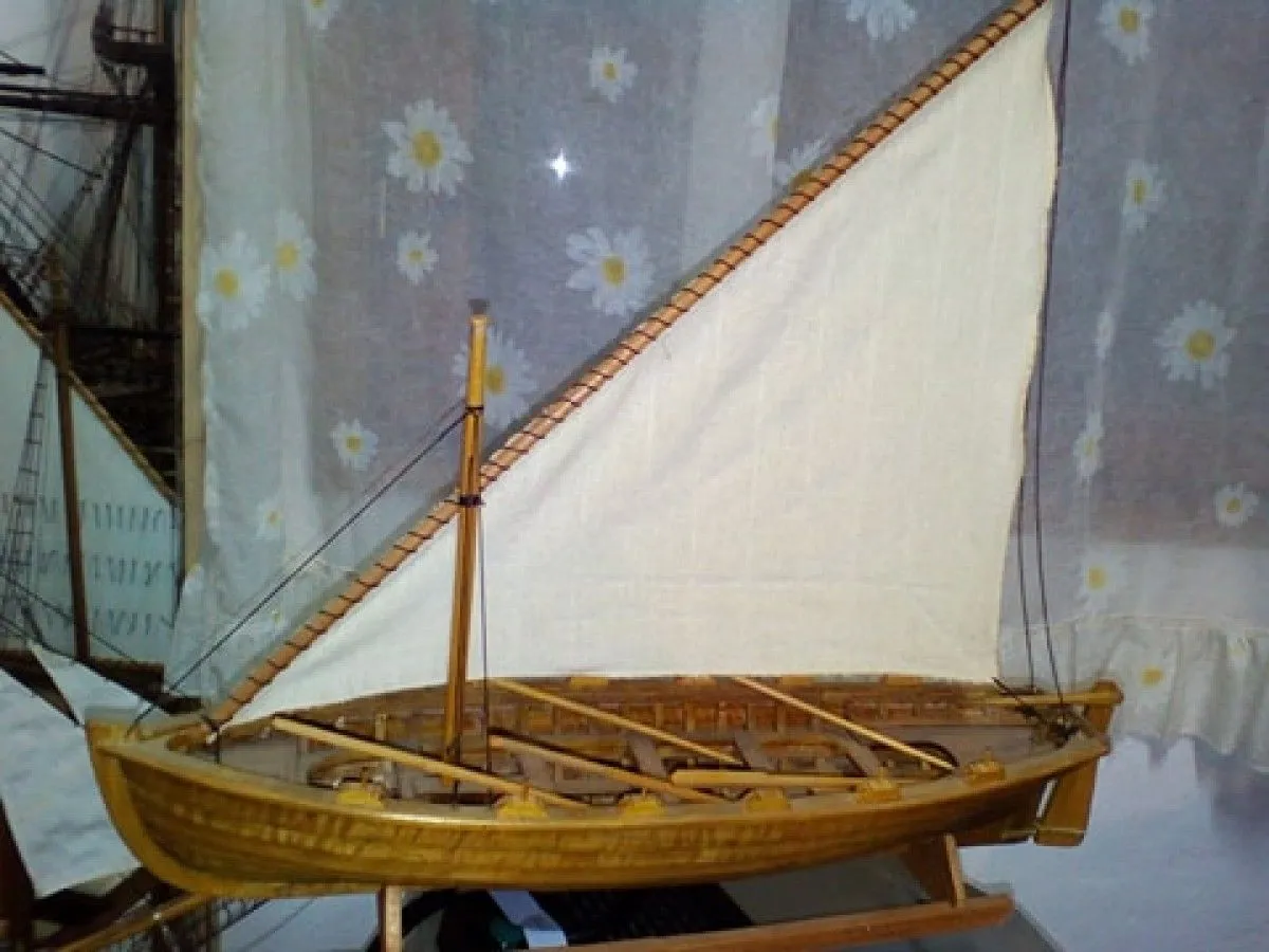 Boat with lateen sail, œuvre de Giannis Mpountalas