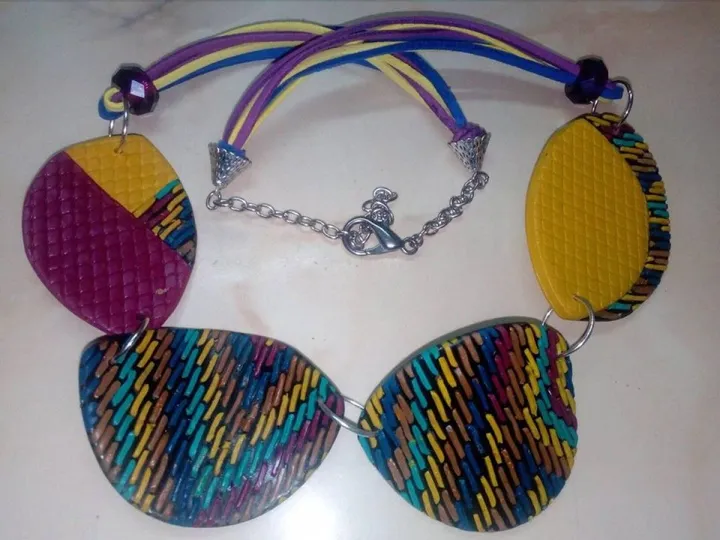 Unique Polymer Clay Necklace, œuvre de Tamara Pazarkic