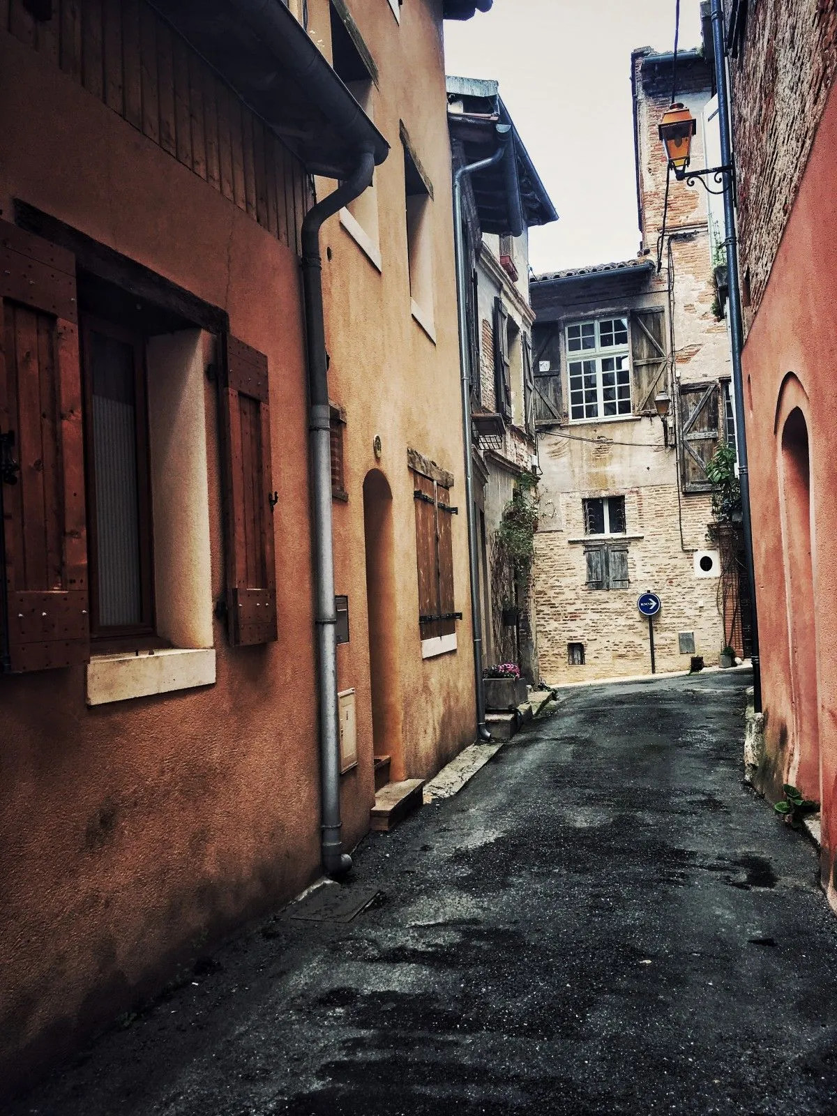 Rue i Gaillac, œuvre de Benilda Pacheco