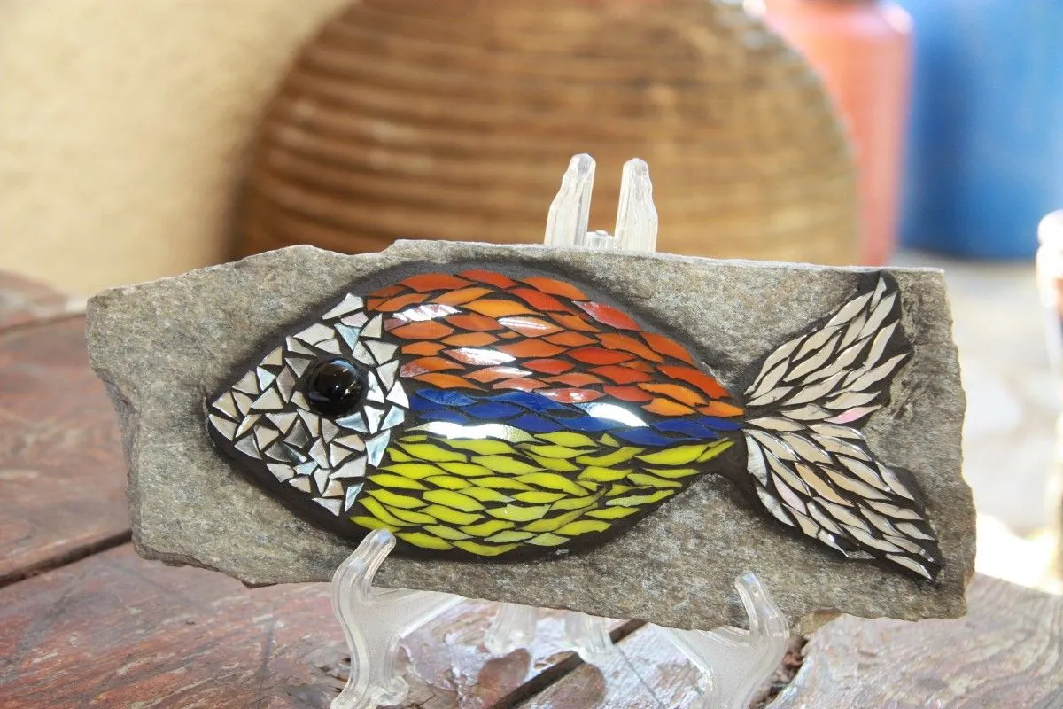 Fish on stone, œuvre de Dimitra Colomvakou