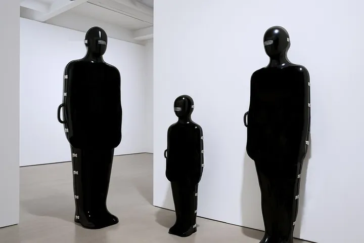 Les étuis à humains 2 - Human cases 2, artwork by Klaus Guingand