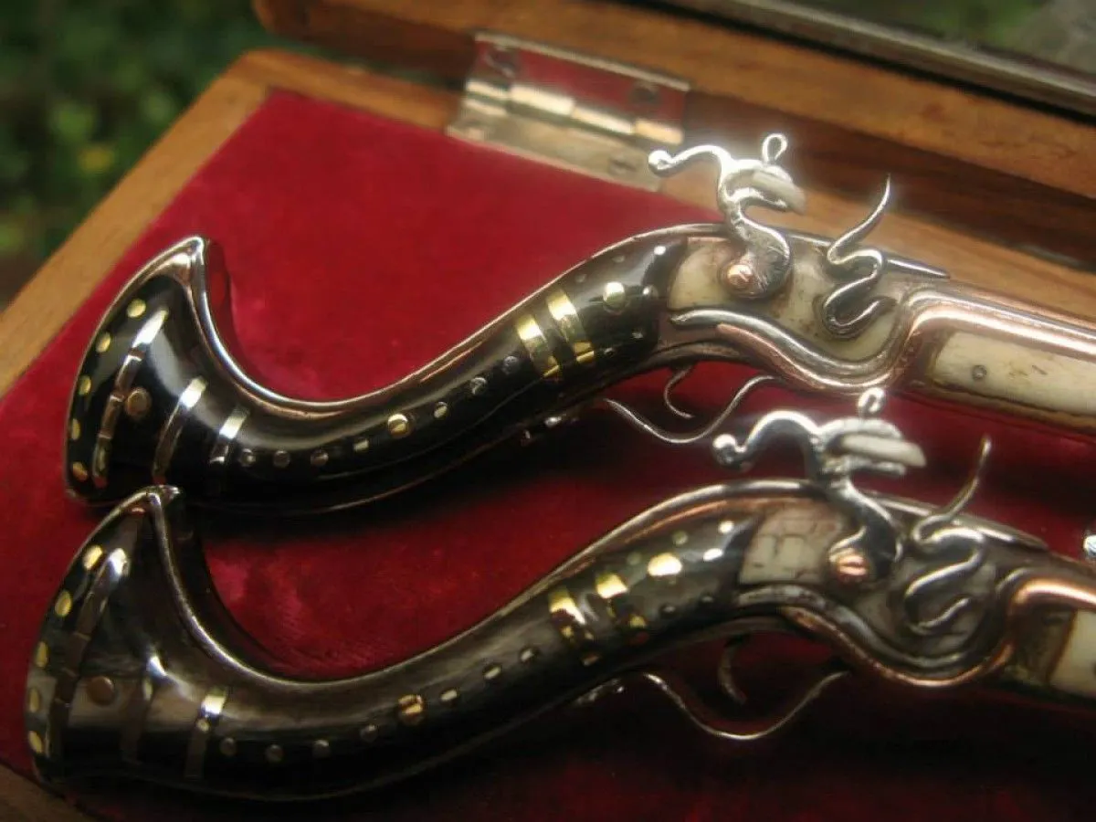 "Camel" long guns and Revolver, artwork by Sashka Asatiani