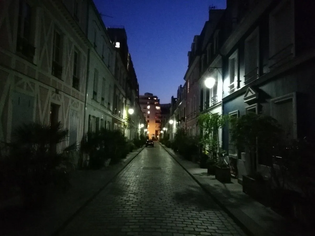 Night Walking In Paris, artwork by Vignaud Maxime