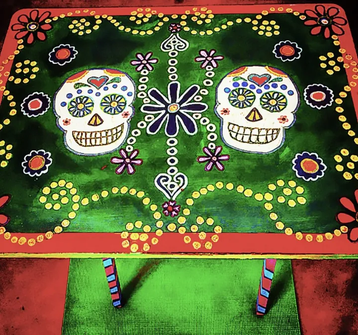 La mesa de calaveras felices, œuvre de Maxine Page