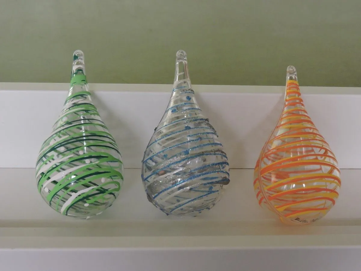 Gouttes d'amour 2, artwork by Rita Vandenherrewegen