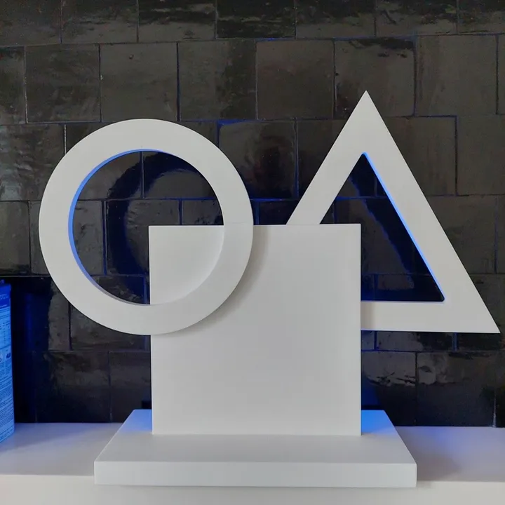 TRIANGULUS in Corian, œuvre de Luc TOBBACK