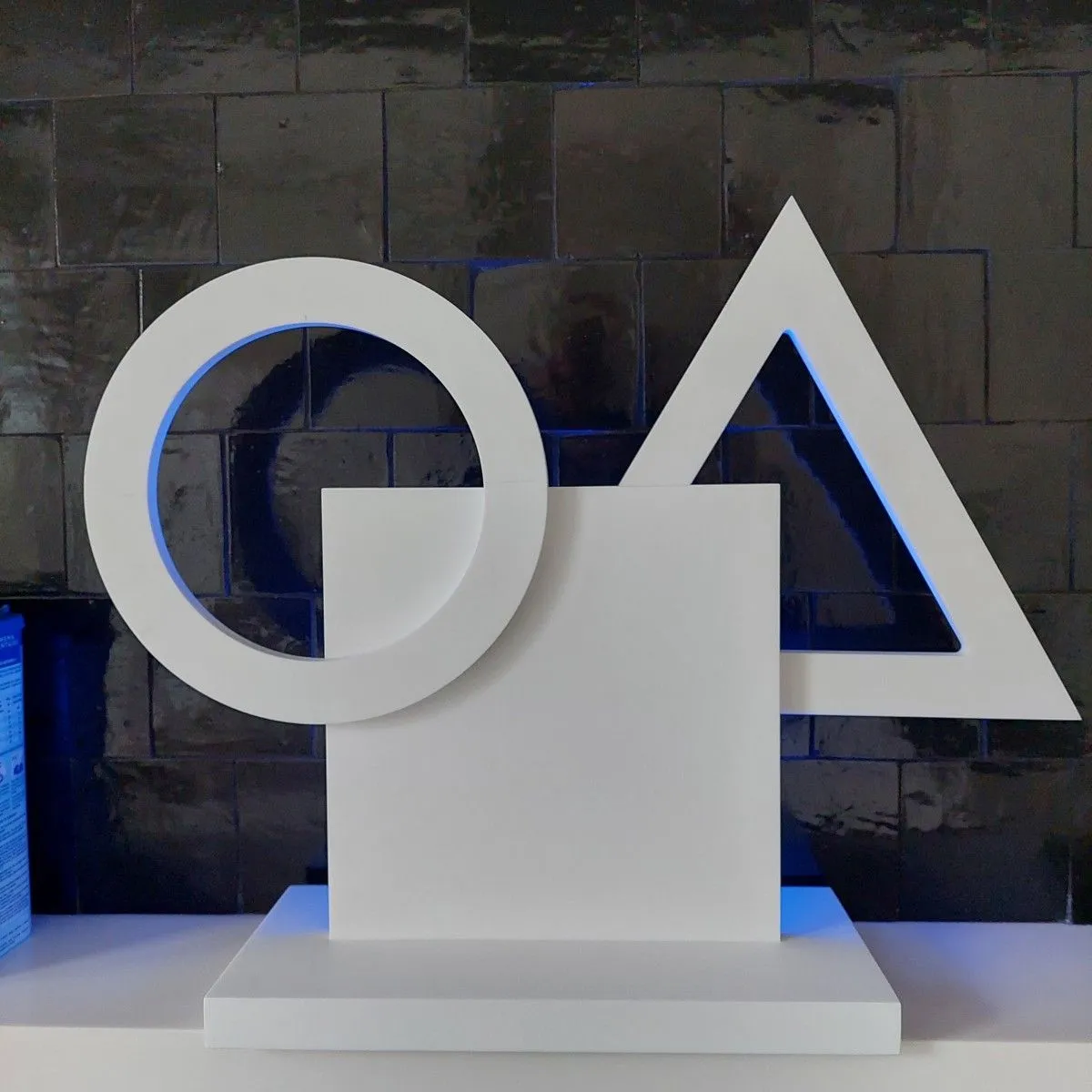 TRIANGULUS in Corian, artwork by Luc TOBBACK